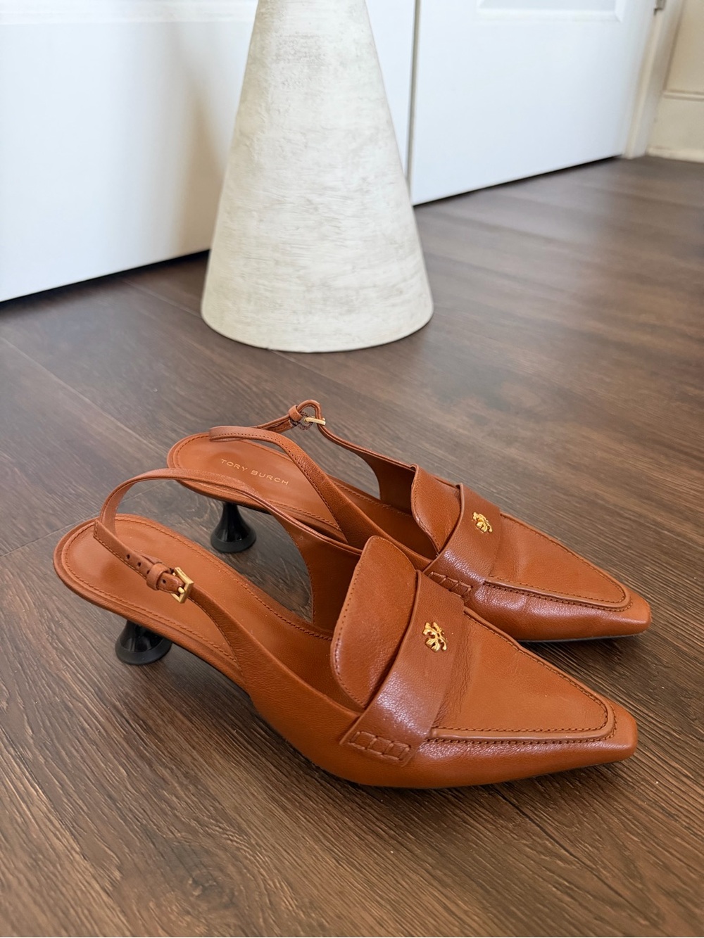 Tory Burch Tan Leather Pointed Slingback Heels with Gold Logo